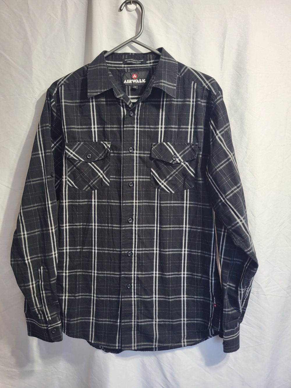 Airwalk Men’s Black Plaid Button-Up Shirt, Size Medium